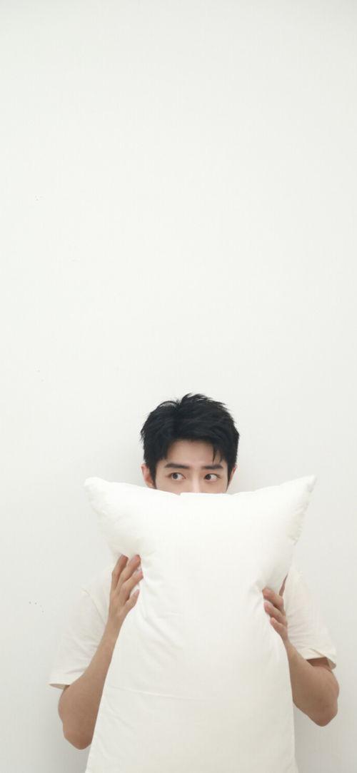 今日头条肖战图画,魅力四溢，演绎时尚风采